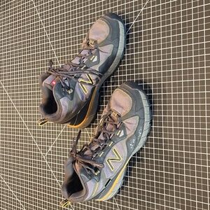 11.5 2E New Balance Mid 703 High Top Hiking Boot